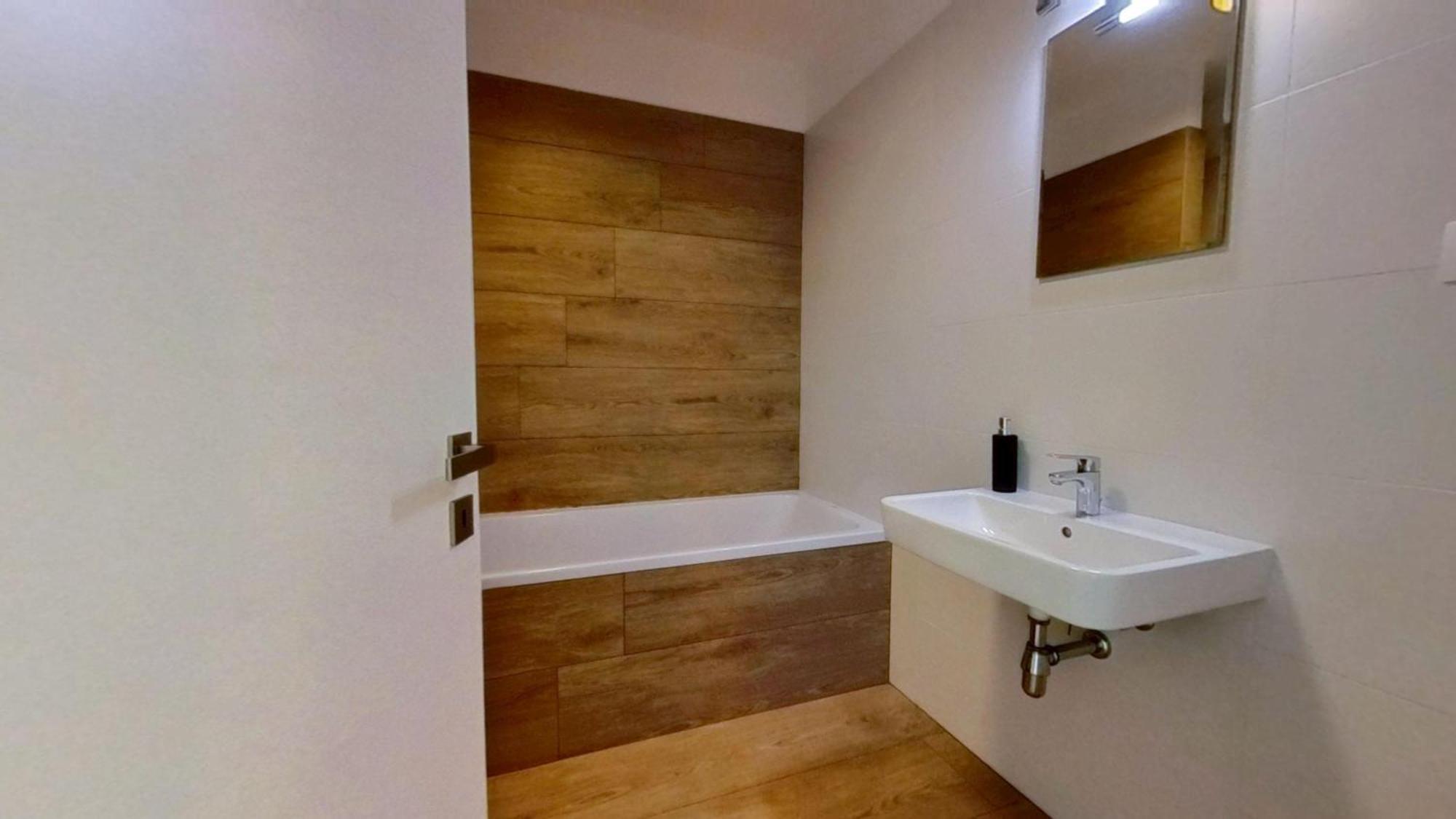 Air-Conditioned 2 Room Apartment, With Terrace, Rovinka 203 ภายนอก รูปภาพ