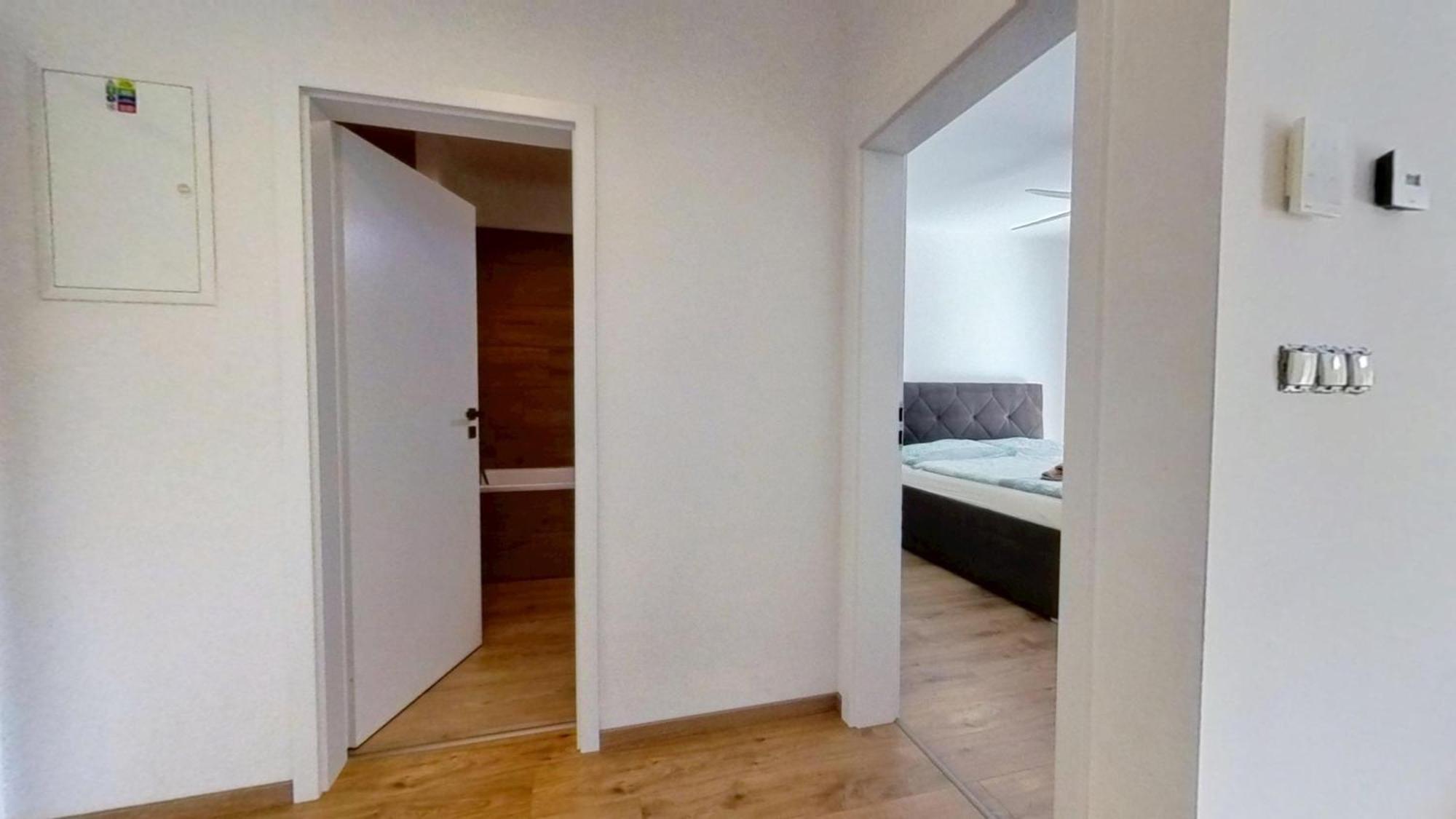 Air-Conditioned 2 Room Apartment, With Terrace, Rovinka 203 ภายนอก รูปภาพ